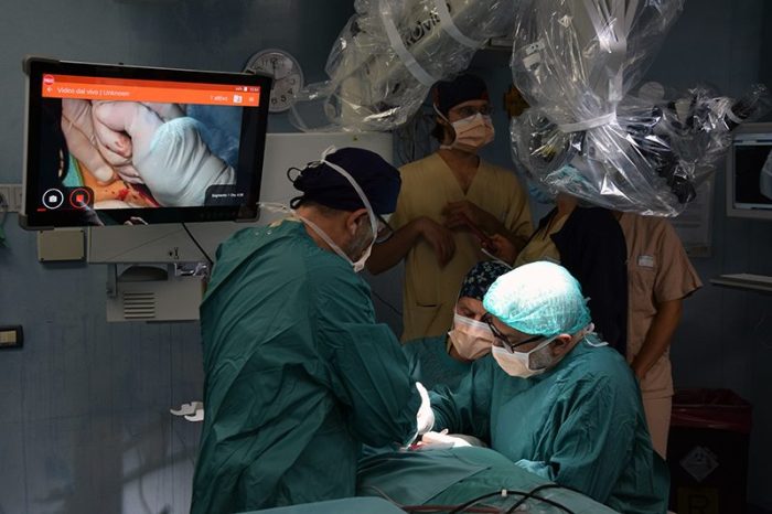 Orecchio bionico di ultima generazione, primo intervento in Italia in contemporanea a Siena e Piacenza