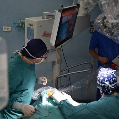 Innovazione nella cura della sordità, primo impianto cocleare totalmente impiantabile ed invisibile in Italia: interventi in contemporanea a Siena e Piacenza