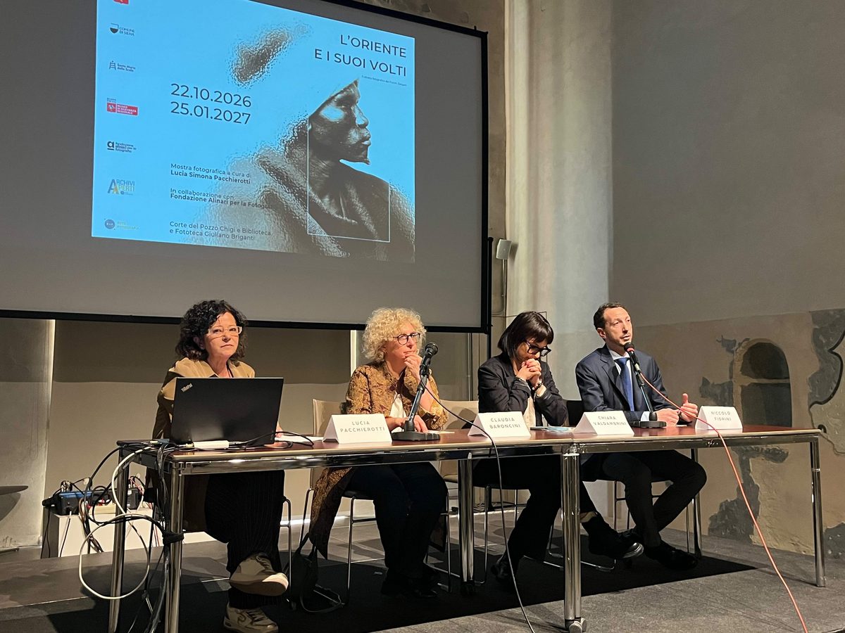 Comunicato stampa e materiali – inaugurazione mostra “L’Oriente e i suoi volti”