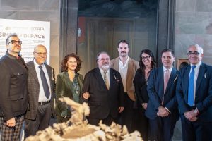 Grande partecipazione all&rsquo;inaugurazione della mostra &ldquo;AI e simboli di pace&rdquo;