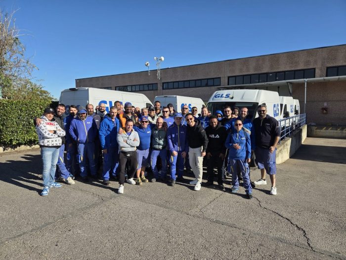 Monteriggioni, sciopero ad oltranza alla GLS: "Cambio appalto al buio, lavoratori senza garanzie"