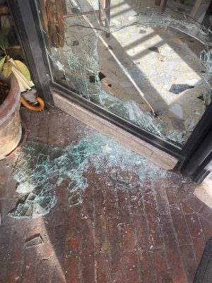 Casa Rimorfista Siena, l'atto vandalico al negozio Daf Monkey&rsquo;s richiede risposte dall'amministrazione