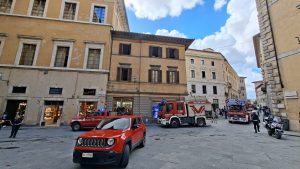 Siena, incendio in palazzo nel centro storico