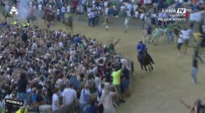 Palio di Siena: invasione della pista, notificate le prime 32 sanzioni
