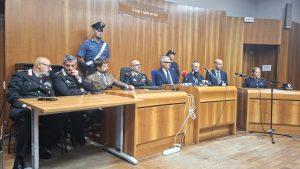 Scontri, rapine e violenza a Poggibonsi per una faida tra due fazioni. Cinque arresti